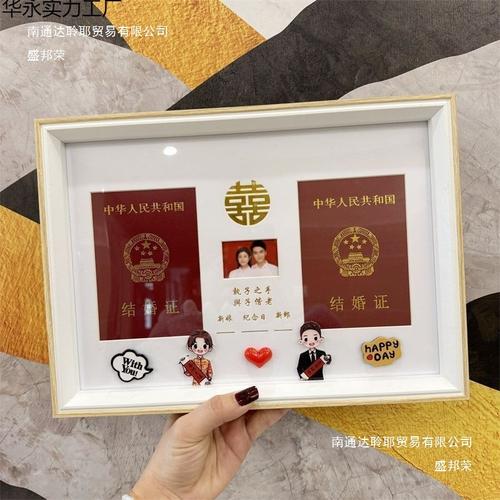 时光机里的米奇 定格婚礼甜蜜，“米奇相框摆台”畅销背后的仪式感经济